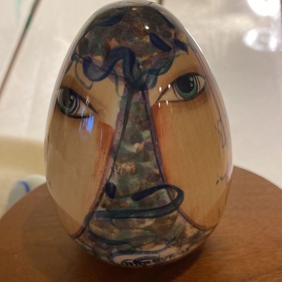 Ceramic Hand Painted, Egg Shaped, Two Faced Blue Eyed Beauty Signed by artist😎 - Picture 2 of 5